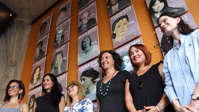 Varias escritoras en la inauguración de la exposición. / AINOHA CRUZ-AH