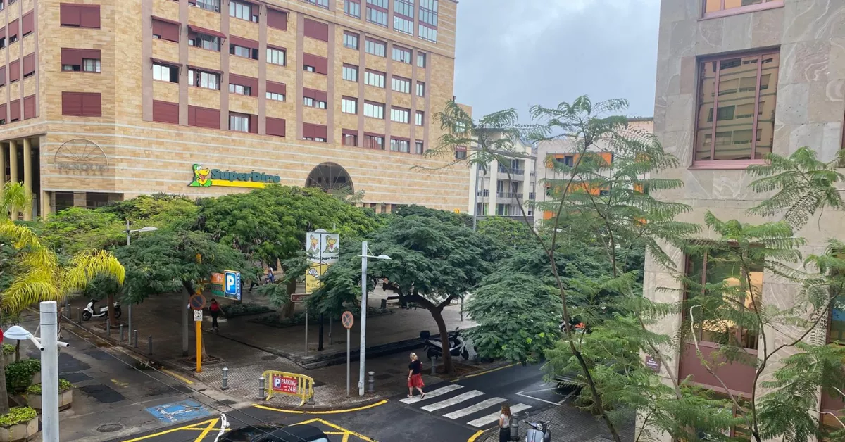 Imagen de la calle San Clemente, afectada por la avería en la red. / ATLÁNTICO HOY