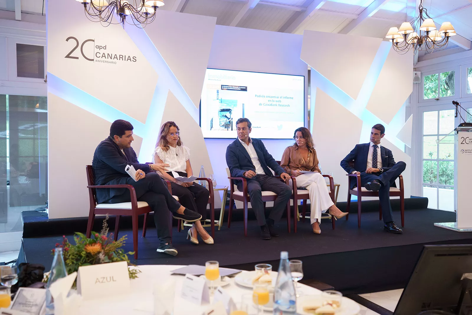 Participantes en la mesa de debate del foro Daniel Caballero (Caixabank): “La falta de suelo y mano de obra impide el dinamismo del sector inmobiliario en Canarias” organizado por APD Canarias./ CEDIDA