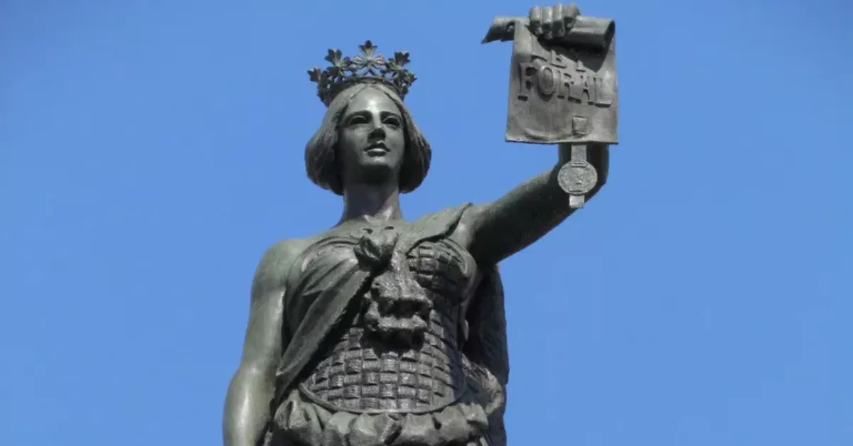 Monumento a los Fueros de Navarra, en Pamplona./ ARCHIVO