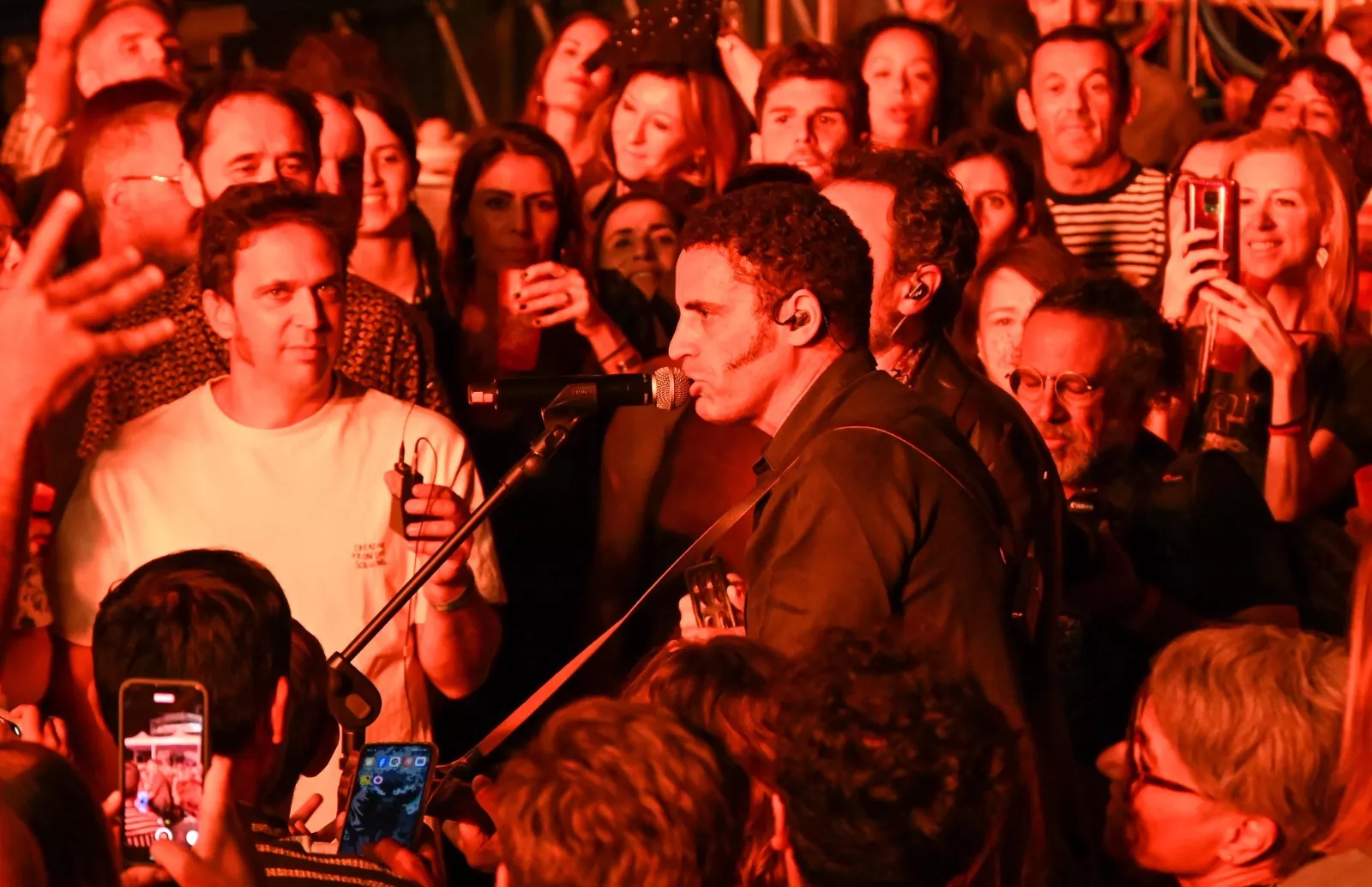 El cantante madrileño Depedro se mezcla con el público en el Peñón Rock./ MAR ABIERTO El cantante madrileño Depedro se mezcla con el público en el Peñón Rock./ MAR ABIERTO