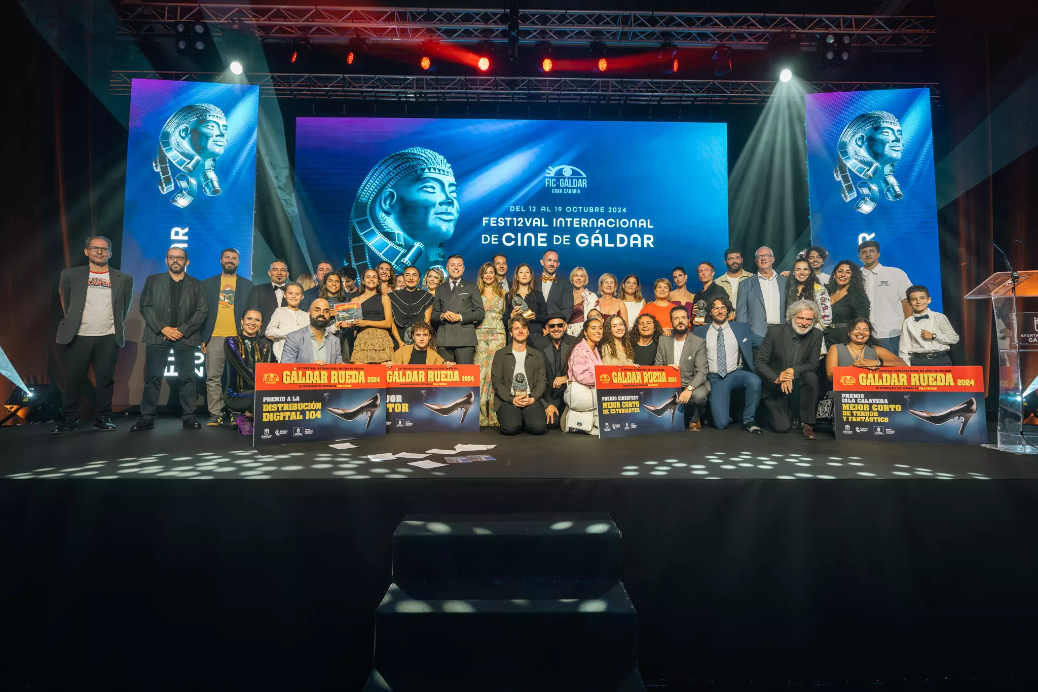 Foto de familia de los premiados en la gala FIC Gáldar /  CEDIDA