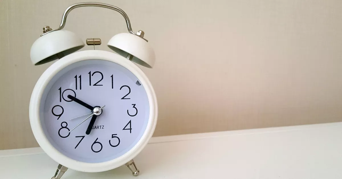 Imagen de un reloj marcando la hora / CANVA