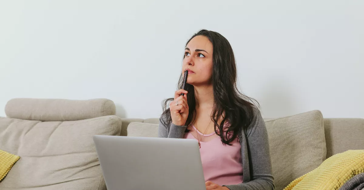 Imagen de una mujer dubitativa / CANVA