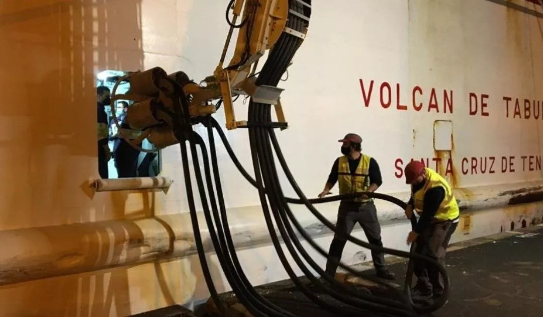 Suministro de electricidad al 'Volcán de Taburiente' instalado en 2021 en Santa Cruz de La Palma./ AUTORIDAD PORTUARIA