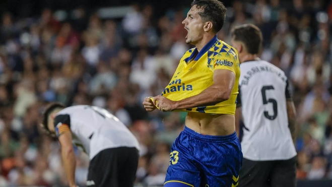 Álex Muñoz celebra el 1-1. / MANUEL BRUQUE-EFE Álex Muñoz celebra el 1-1. / MANUEL BRUQUE-EFE