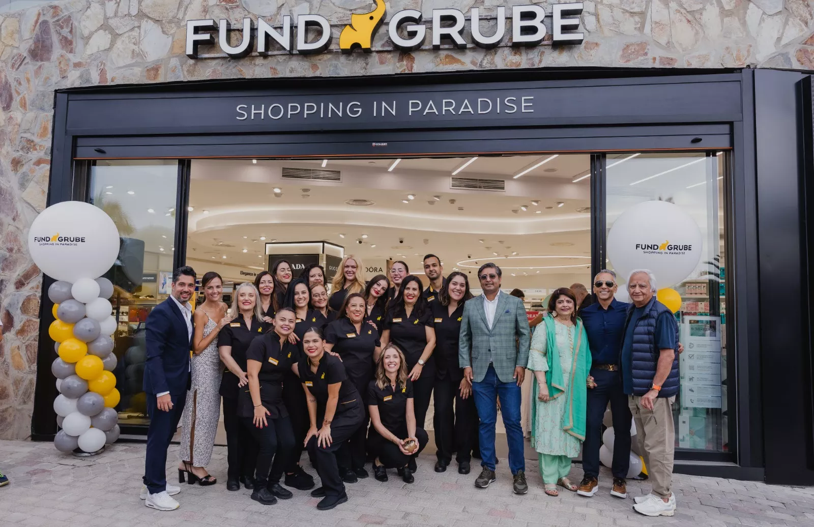 De izquierda a Derecha: Gonzalo Arceo Director de Ventas de Fund Grube, Equipo de Fund Grube Anfi, Dhiraj Chhabria Presidente y CEO de Fund Grube, Deepak Chhabria Socio Consejero Fund Grube, Manu Chhabria Socio Fundador de Fund Grube./ CEDIDA