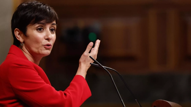 La ministra de Vivienda, Isabel Rodríguez, durante su comparecencia este miércoles ante el Pleno del Congreso para dar explicaciones sobre las iniciativas del Gobierno para facilitar el acceso a la vivienda y sobre sus declaraciones en las que apeló a la solidaridad de los propietarios para contener los precios del alquiler. / SERGIO PÉREZ-EFE La ministra de Vivienda, Isabel Rodríguez, durante su comparecencia este miércoles ante el Pleno del Congreso para dar explicaciones sobre las iniciativas del Gobierno para facilitar el acceso a la vivienda y sobre sus declaraciones en las que apeló a la solidaridad de los propietarios para contener los precios del alquiler. / SERGIO PÉREZ-EFE