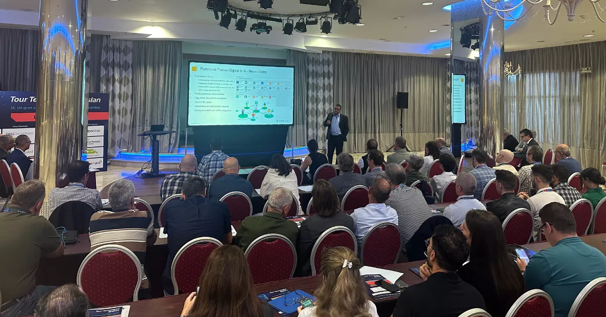 Uno de los ponentes durante el foro / ATLÁNTICO HOY - MARCOS MORENO Uno de los ponentes durante el foro / ATLÁNTICO HOY - MARCOS MORENO