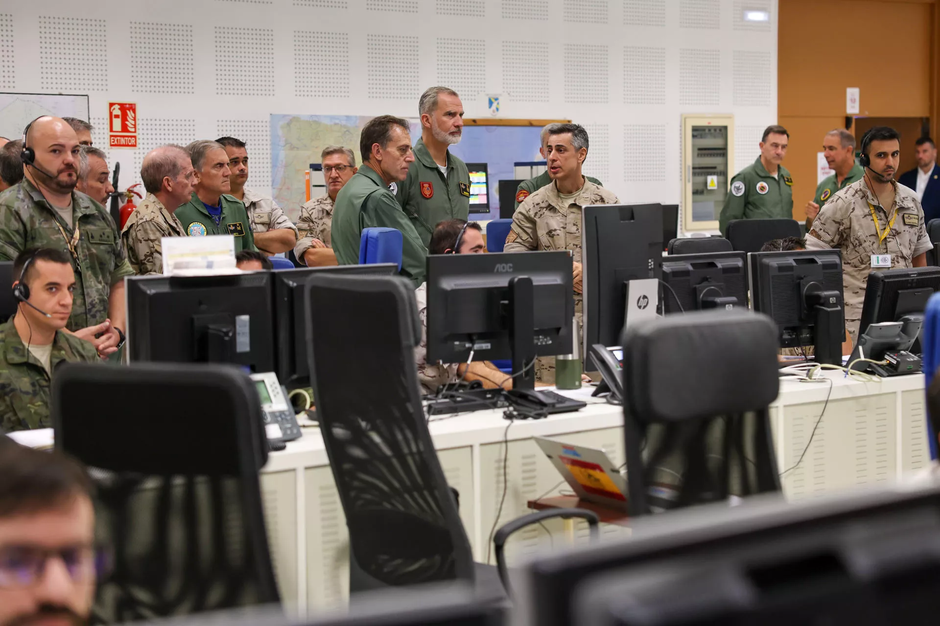 El rey inspecciona las instalaciones de Gando. El rey inspecciona las instalaciones de Gando.
