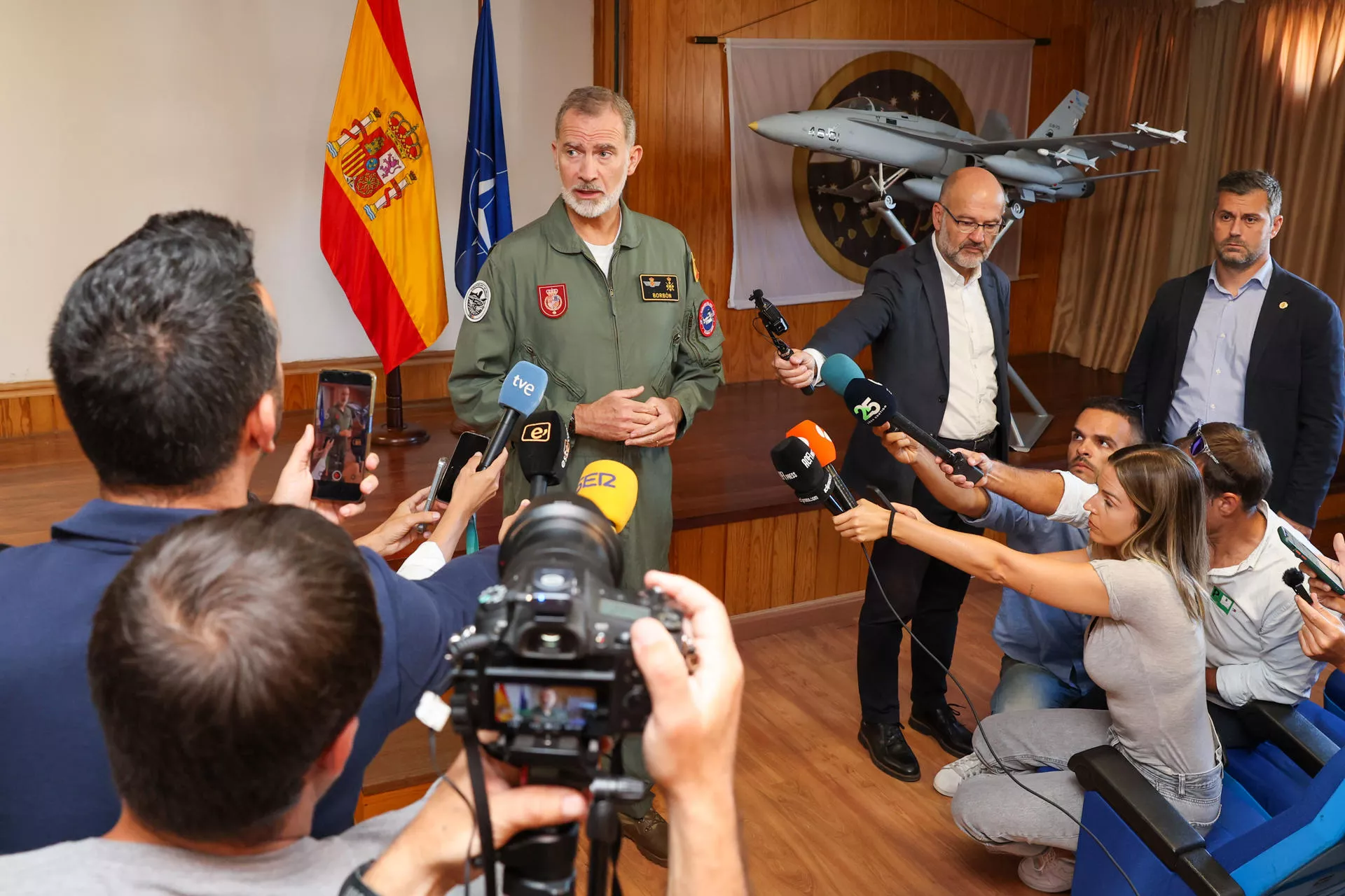 Felipe VI atendió a los medios en Gando. Felipe VI atendió a los medios en Gando.
