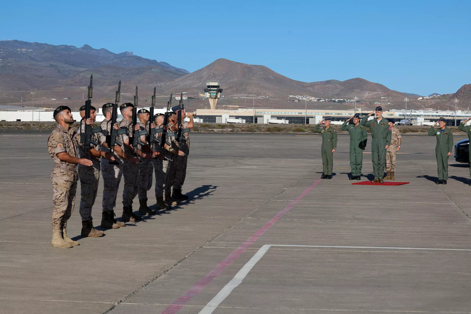 Bienvenida a Felipe VI en Gando. Bienvenida a Felipe VI en Gando.