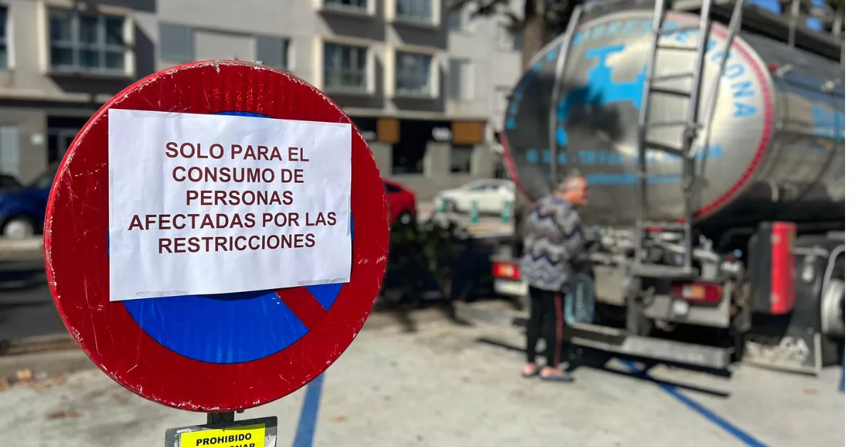 Cartel para el abastecimiento de agua en Santa Úrsula. / AYUNTAMIENTO DE SANTA ÚRSULA