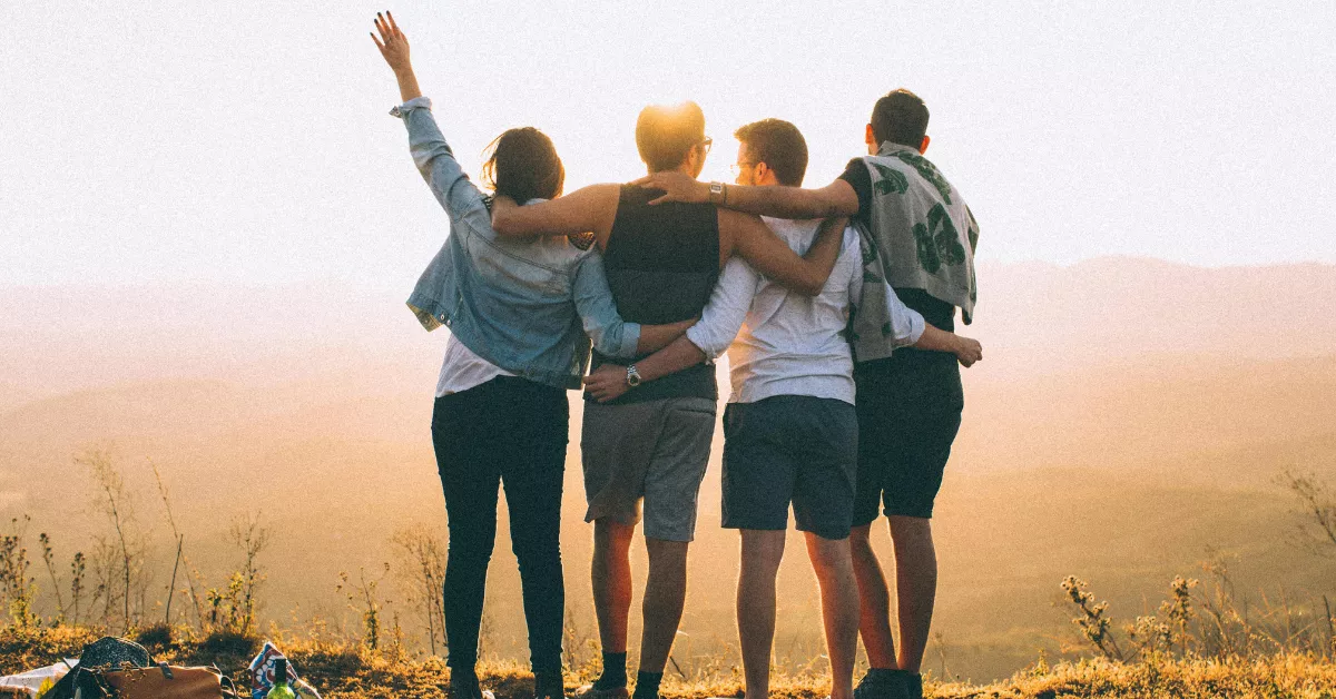 Imagen de unos amigos riendo / PEXELS