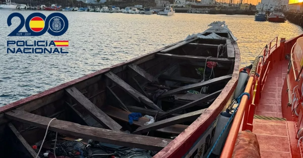 Imagen genérica de un cayuco. / POLICÍA NACIONAL