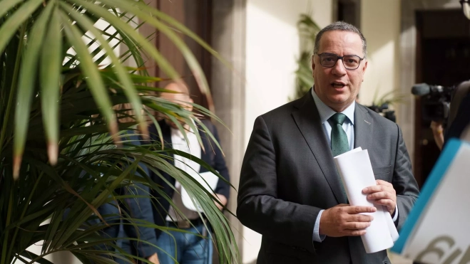 El consejero de Educación, Formación Profesional, Actividad Física y Deportes del Gobierno de Canarias, Poli Suárez./ EFE El consejero de Educación, Formación Profesional, Actividad Física y Deportes del Gobierno de Canarias, Poli Suárez./ EFE