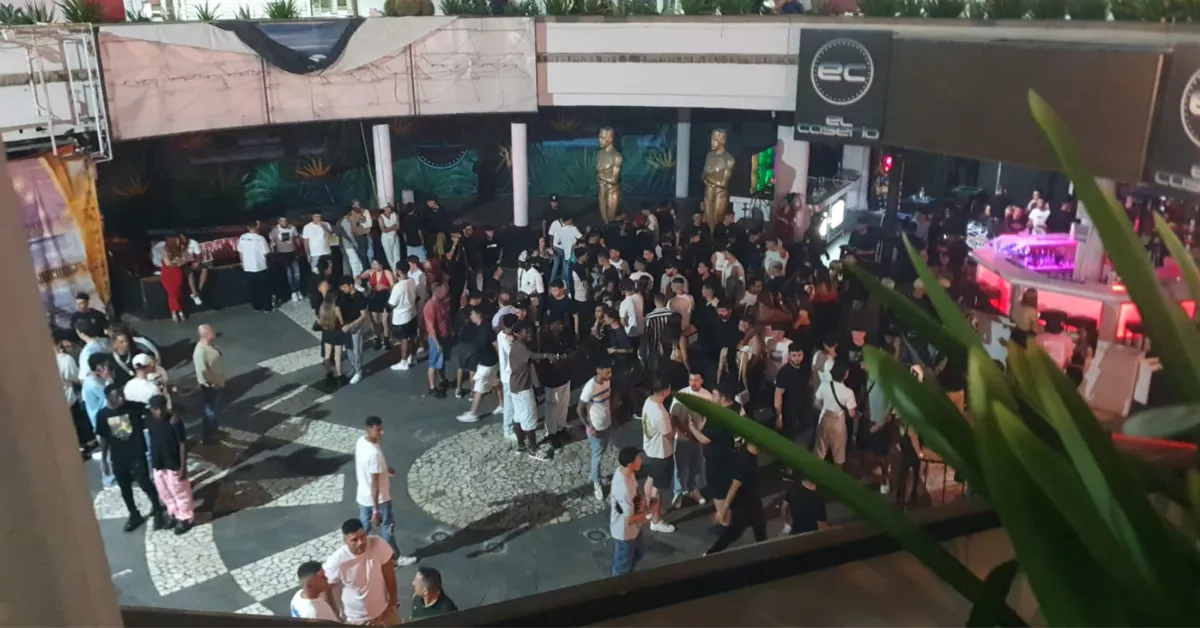 Imagen de personas en el CC Plaza de Playa del Inglés / AH