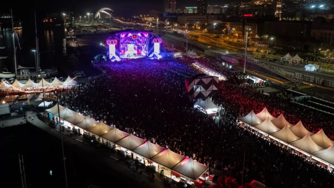 Love the 90's en Tenerife./ Love the 90's en Tenerife./