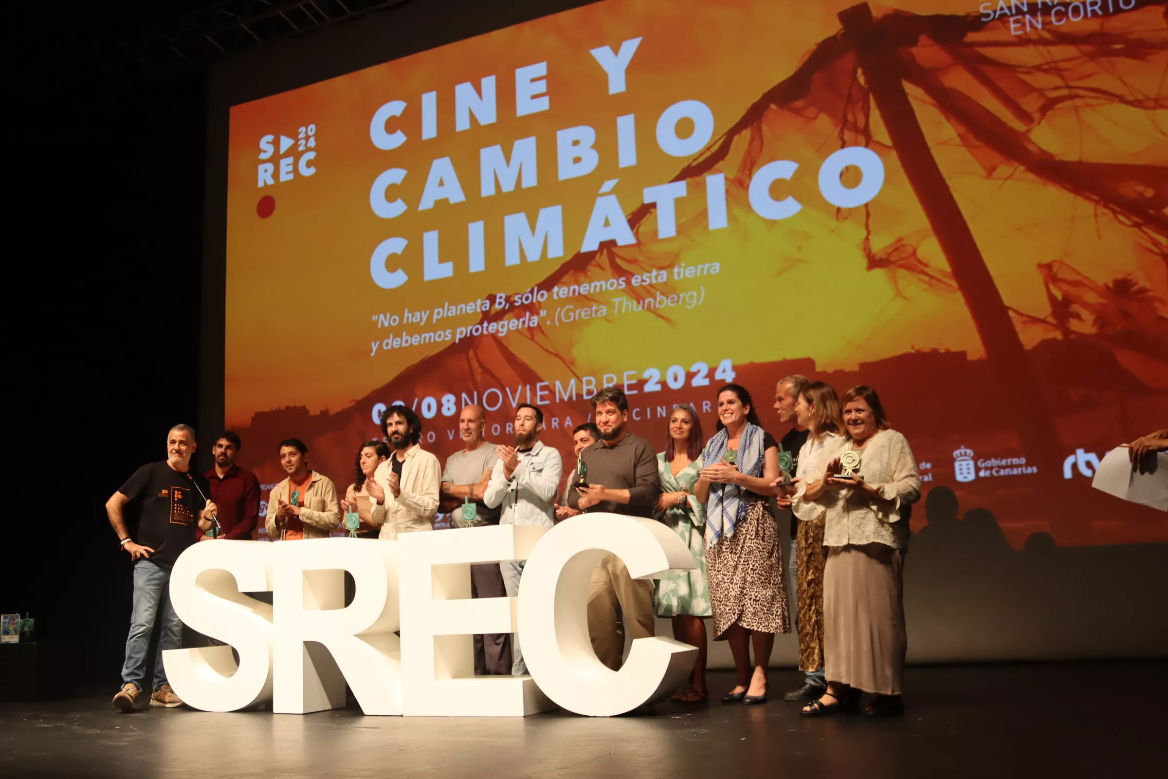 Los realizadores del palmarés de la 20º edición de SREC con sus 'Camaritos'. / AH