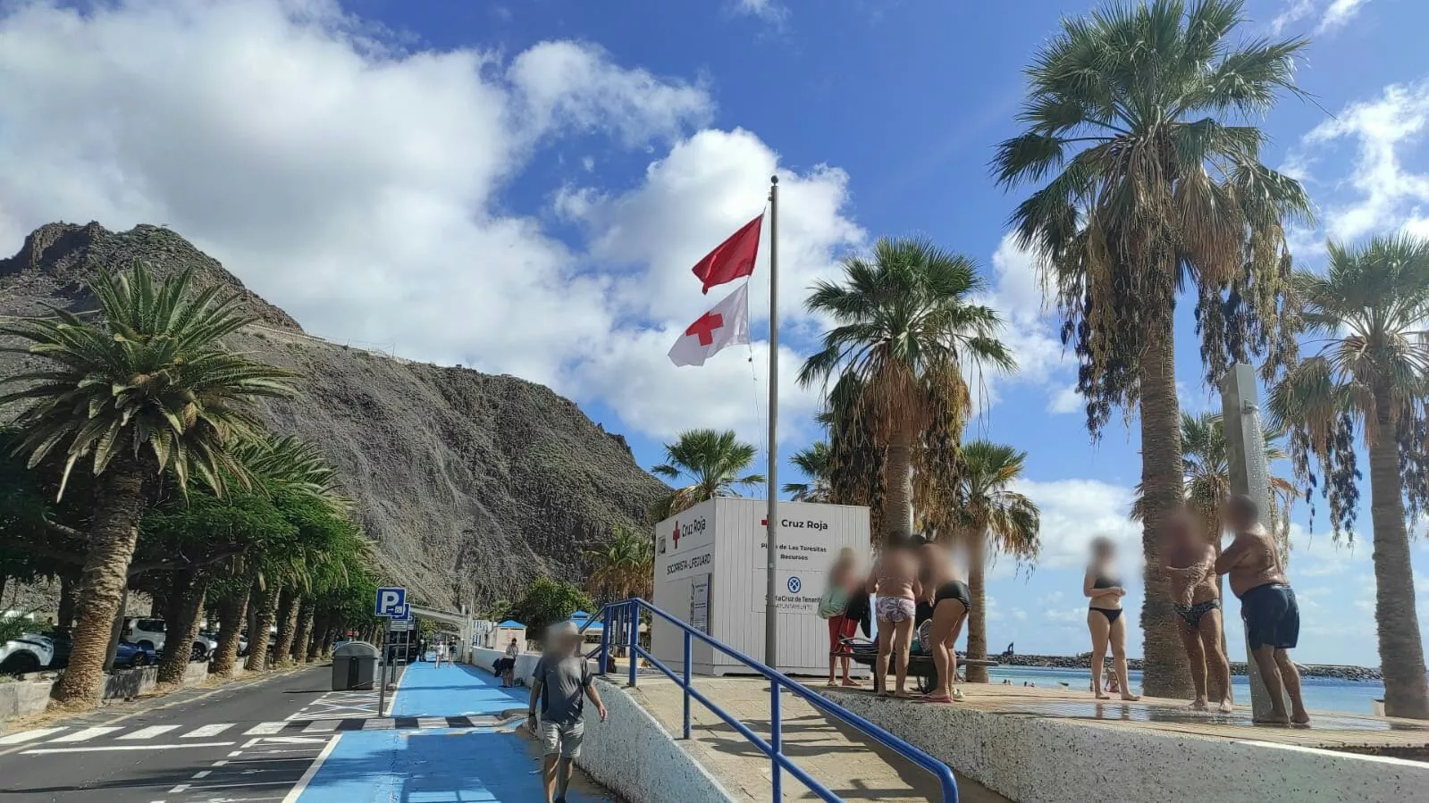 Bandera roja en la playa de Las Teresitas. / AYTO DE SANTA CRUZ DE TENERIFE