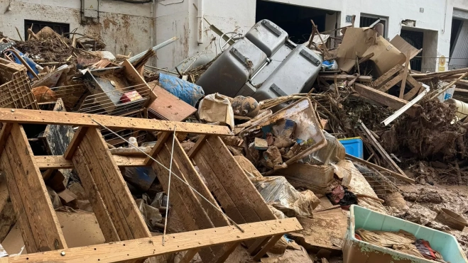 Enseres amontonados por fuera de las casas / CEDIDA Enseres amontonados por fuera de las casas / CEDIDA