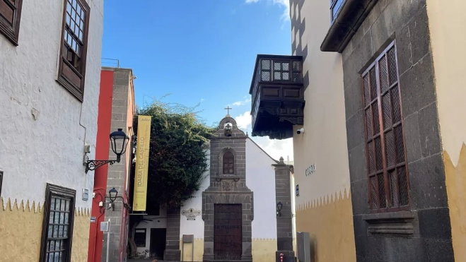Imagen de la Ermita donde rezó Colón y el museo a la derecha / AH Imagen de la Ermita donde rezó Colón y el museo a la derecha / AH