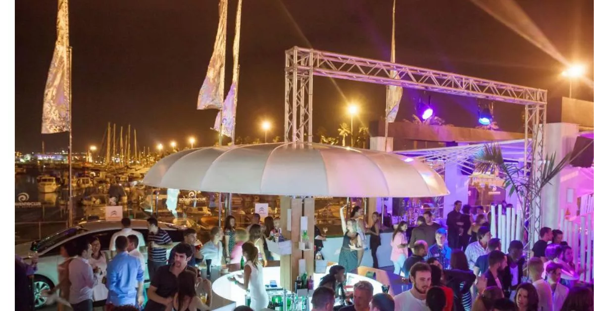 La terraza Sotavento, en una de sus noches de gloria en el Muelle Deportivo. / AH