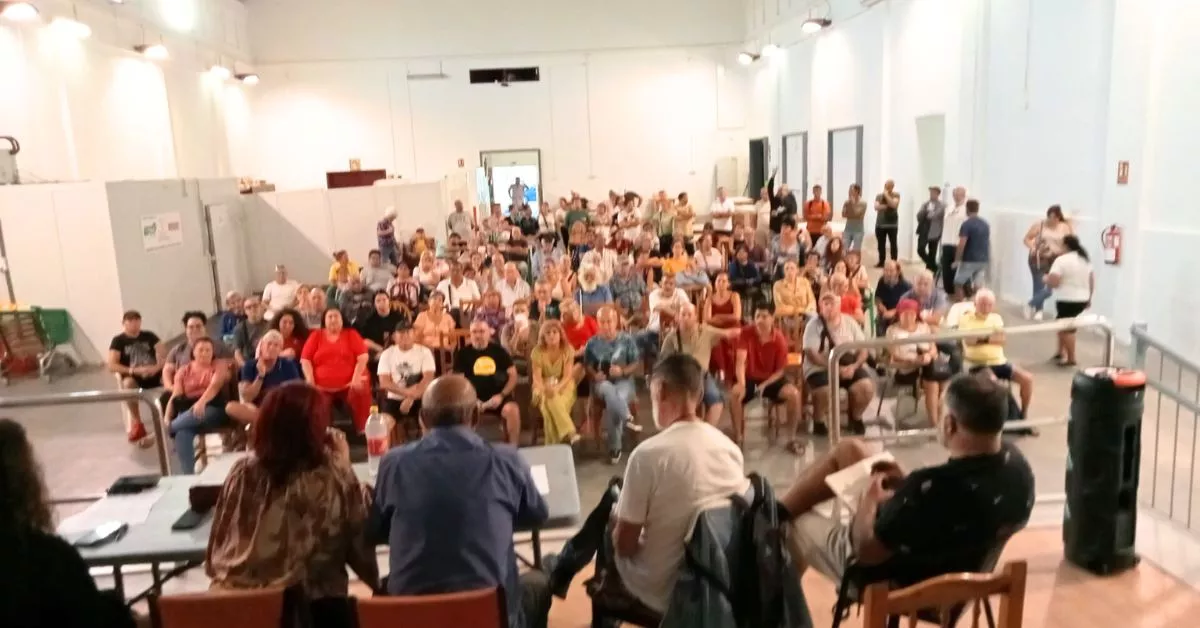 Un momento de la asamblea del Rastro de Santa Cruz / CEDIDA