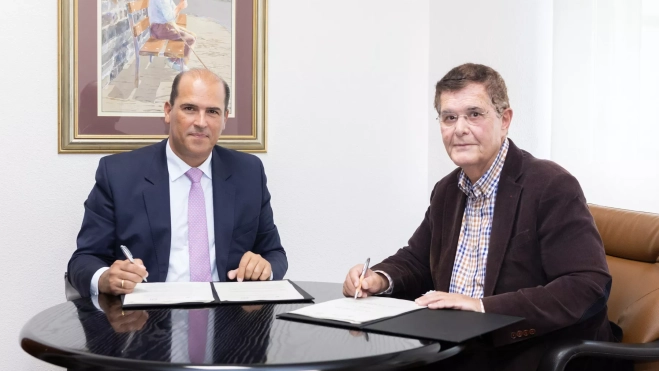 Firma del convenio entre CaixaBank y el Colegio de Médicos de Santa Cruz de Tenerife. / AH Firma del convenio entre CaixaBank y el Colegio de Médicos de Santa Cruz de Tenerife. / AH