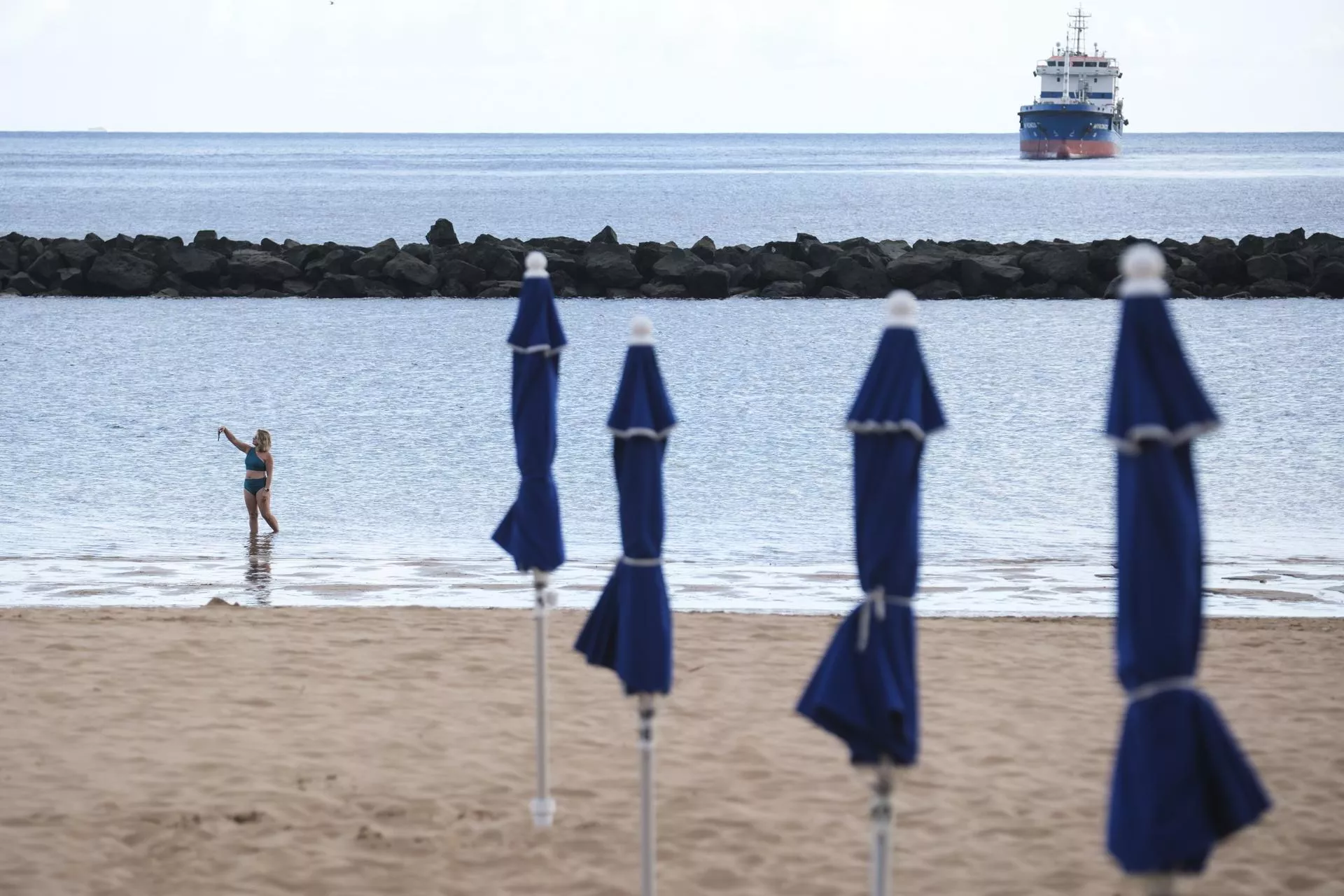 Playa de Las Teresitas, en Santa Cruz de Tenerife. / EFE - ALBERTO VALDÉS 