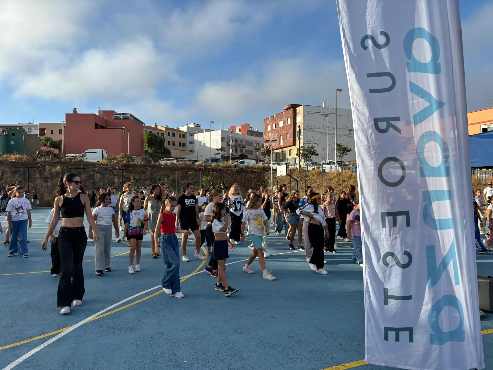 Jóvenes de Santa Cruz participan en una actividad cultural./ CEDIDA