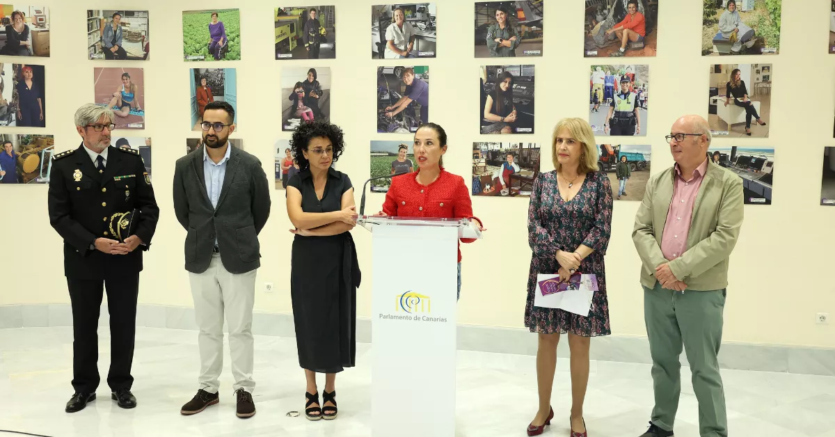 Presentacion de 'Mujeres en Mayúsculas' / PARLAMENTO DE CANARIAS