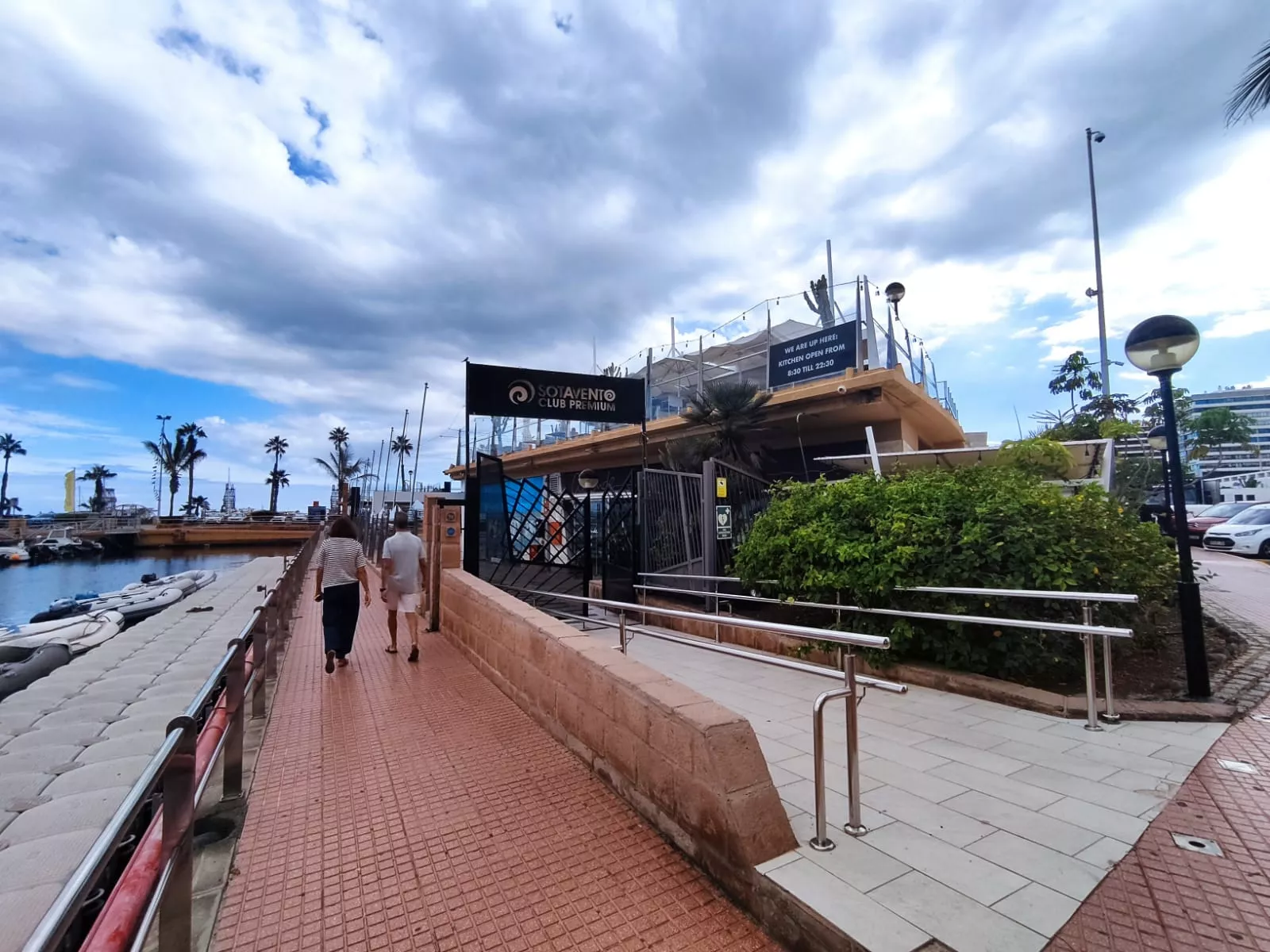 El centro comercial Sotavento, en el el Muelle Deportivo de Las Palmas de Gran Canaria. / M. REYES