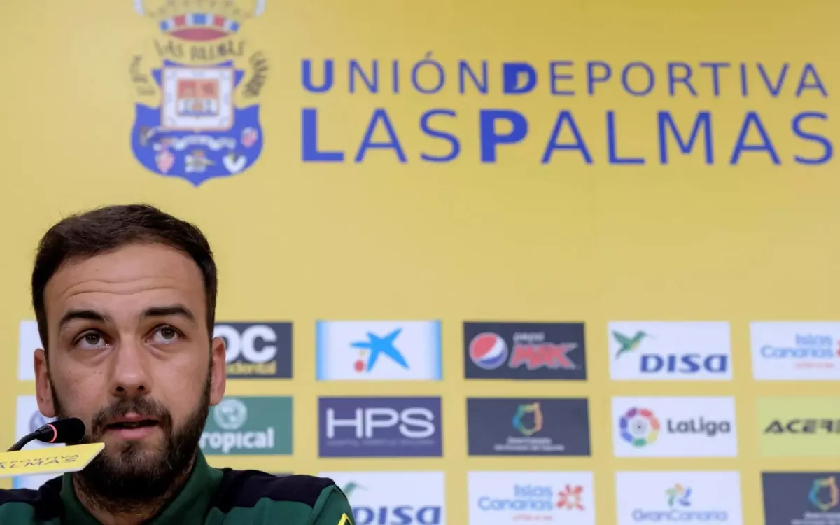 Deivid, adjunto a la dirección deportiva de la UD Las Palmas, condenado por violencia de género. El agresor, en una rueda de prensa. / EFE