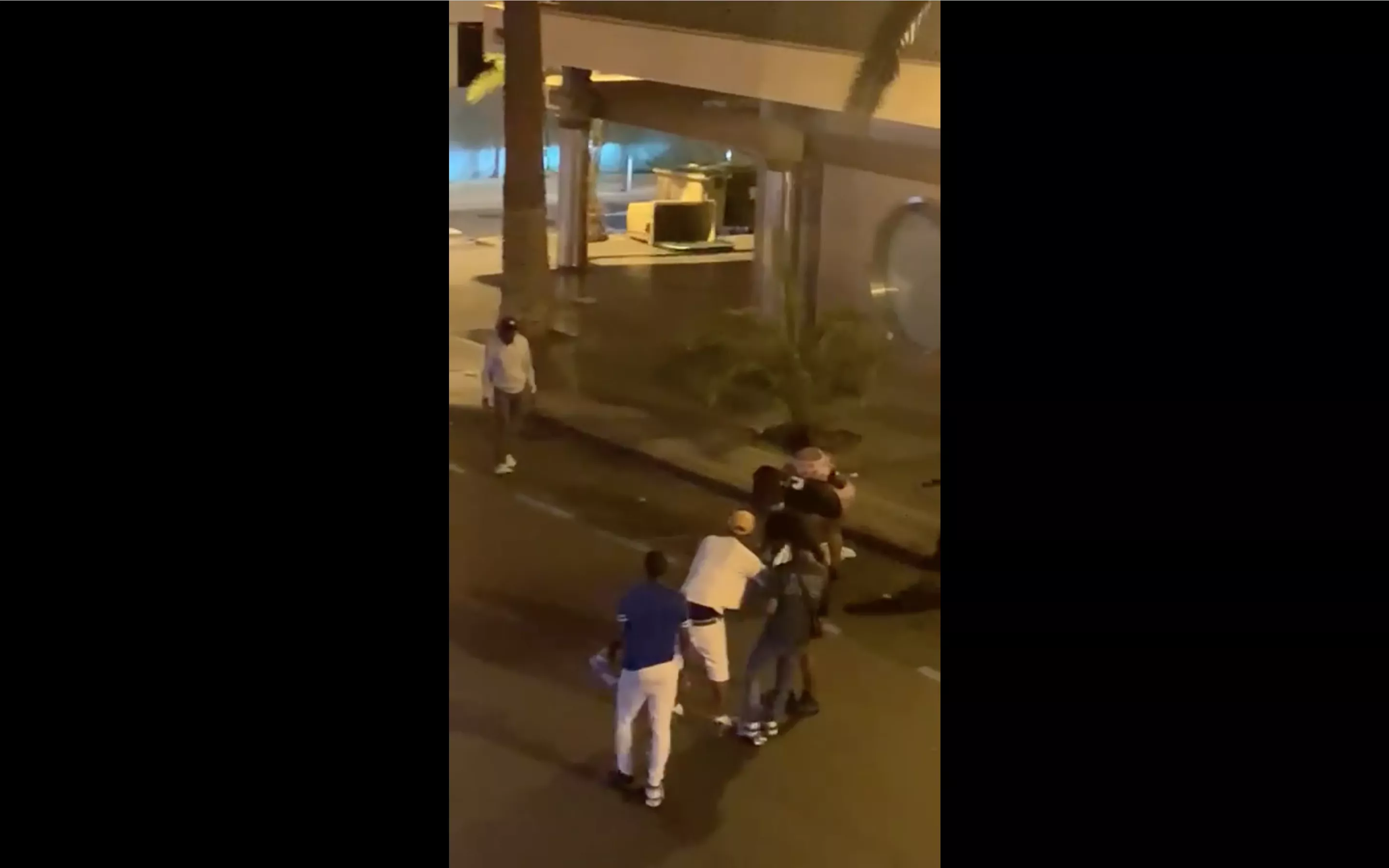 Pelea a botellazos y navajas en la calle Franchy Roca de Las Palmas. / AH