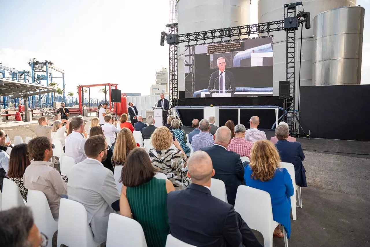 Presentación de la planta de aceite de pescado de Stormalda en el Puerto de Las Palmas. / AH