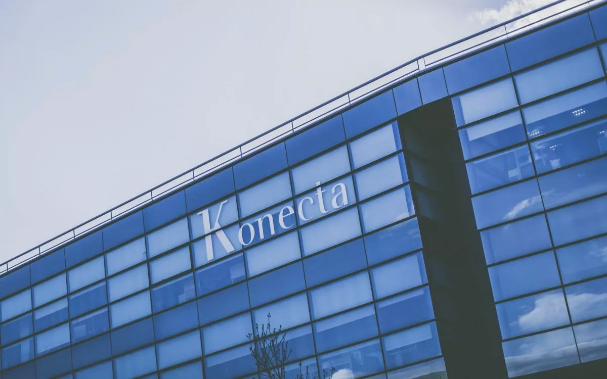 Konecta desmiente que descontará las ausencias de trabajadores por la DANA en Málaga. En la imagen, la sede de la compañía. / KONECTA