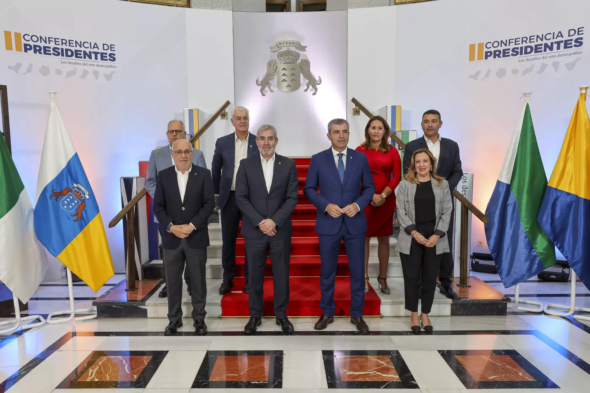 Arriba, de izquierda a derecha: Casimiro Curbelo, Alpidio Armas, Lola García y Oswaldo Betancort. Abajo, Antonio Morales, Fernando Clavijo, Manuel Domínguez y Rosa Dávila. / ELVIRA URQUIJO A-EFE