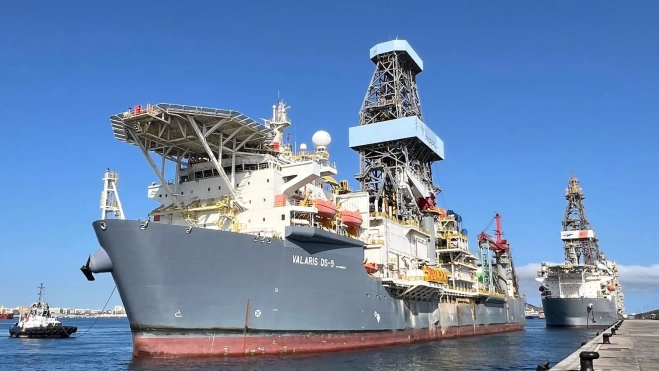 El buque perforador 'Valaris DS-9' atraca en el Puerto de Las Palmas. / AH