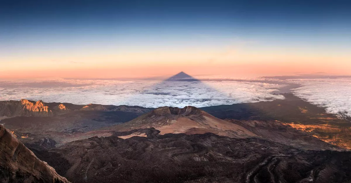 Imagen de la sombra sobre el mar más grande del mundo / HOLA ISLAS CANARIAS