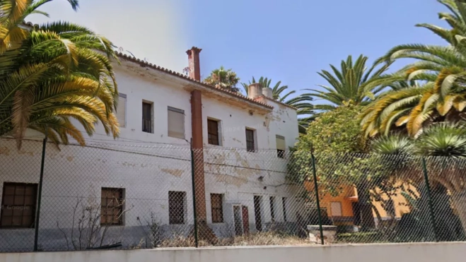 Uno de los edificios de los Cuarteles del Cristo. / GOOGLE MAPS