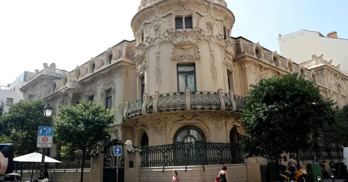 Vista de la fachada de la Sociedad General de Autores Españoles (SGAE). / EFE