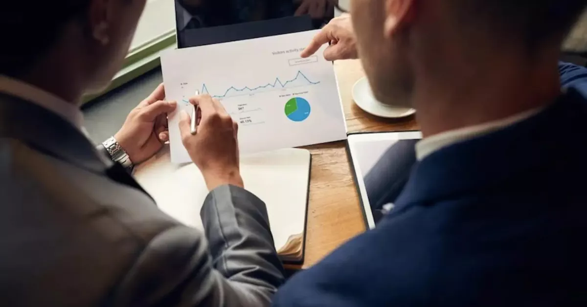 El sector de la auditoría prevé un 2024 de crecimiento impulsado por nuevos mercados y talento joven. / EFE