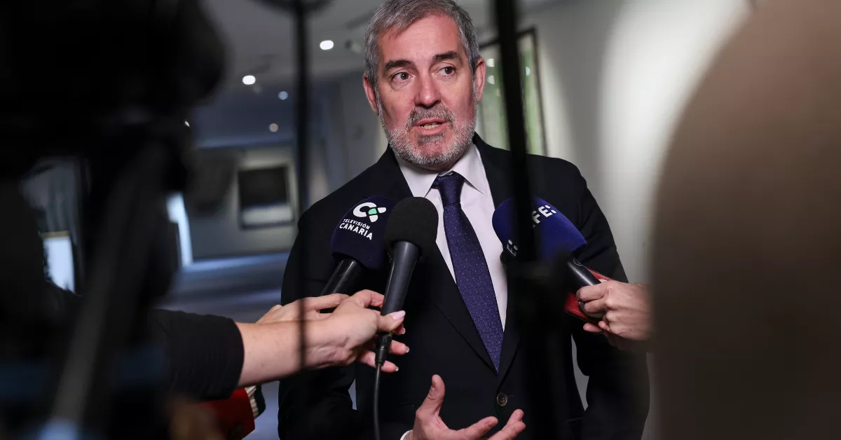 El presidente canario, Fernando Clavijo, en declaraciones a los medios. / EFE-ARCHIVO
