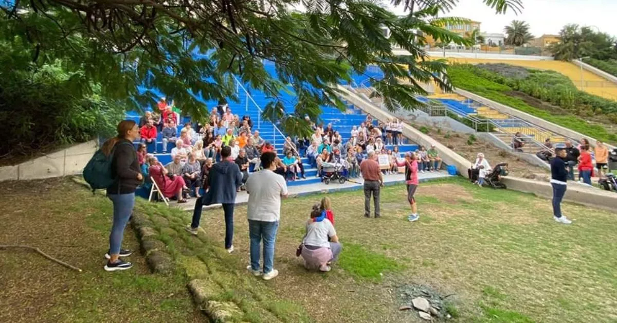 Un momento de la Asamblea Ciudadana celebrada este miércoles en el parque del Estadio Insular. / AH