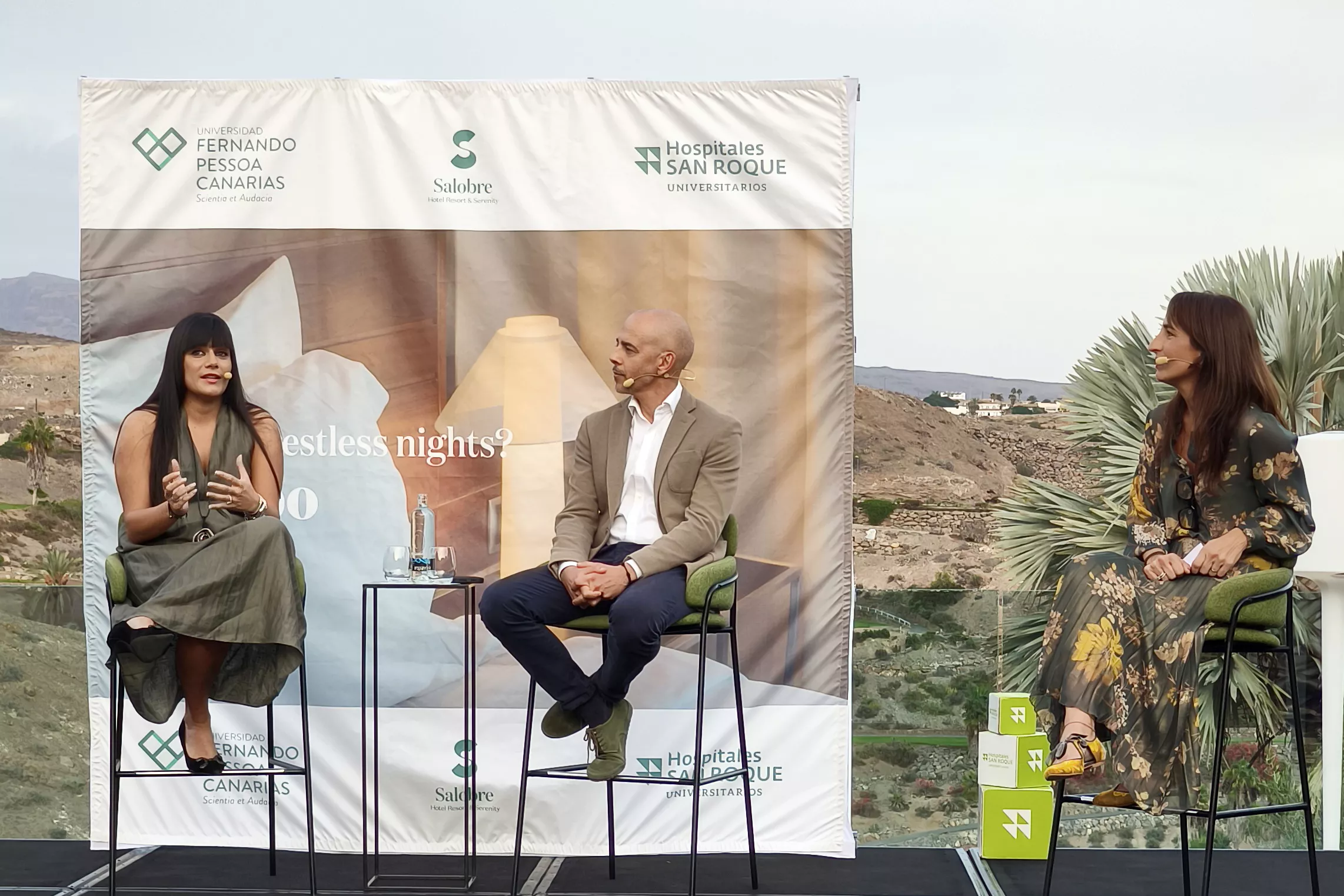 De izda a dcha: Inmaculada Rodríguez Ulecia, responsable de la Unidad del sueño de HUSR, Manolo Rivero González, director Salobre Hotel Resort & Serenity y MariLuz Fraile Romero, directora General Satocan Turismo./ CEDIDA