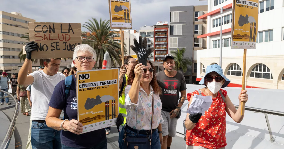 Cadena humana en Las Palmas / EFE - QUIQUE CURBELO