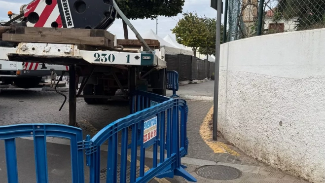 El trayecto por el que tienen que pasar con los ataúdes / AH El trayecto por el que tienen que pasar con los ataúdes / AH