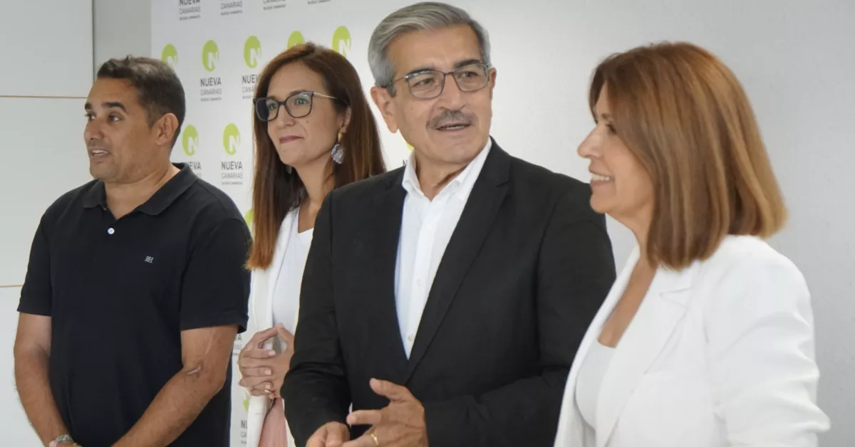 Román Rodríguez junto a otros miembros de NC / NUEVA CANARIAS