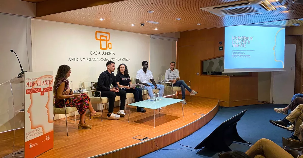 Khalid y Bamba durante su ponencia en el III Seminario de Migraciones en Casa África / AH